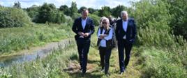 Ministra klimatu i środowiska Paulina Hennig-Kloska na terenie Mokradła Pyszka