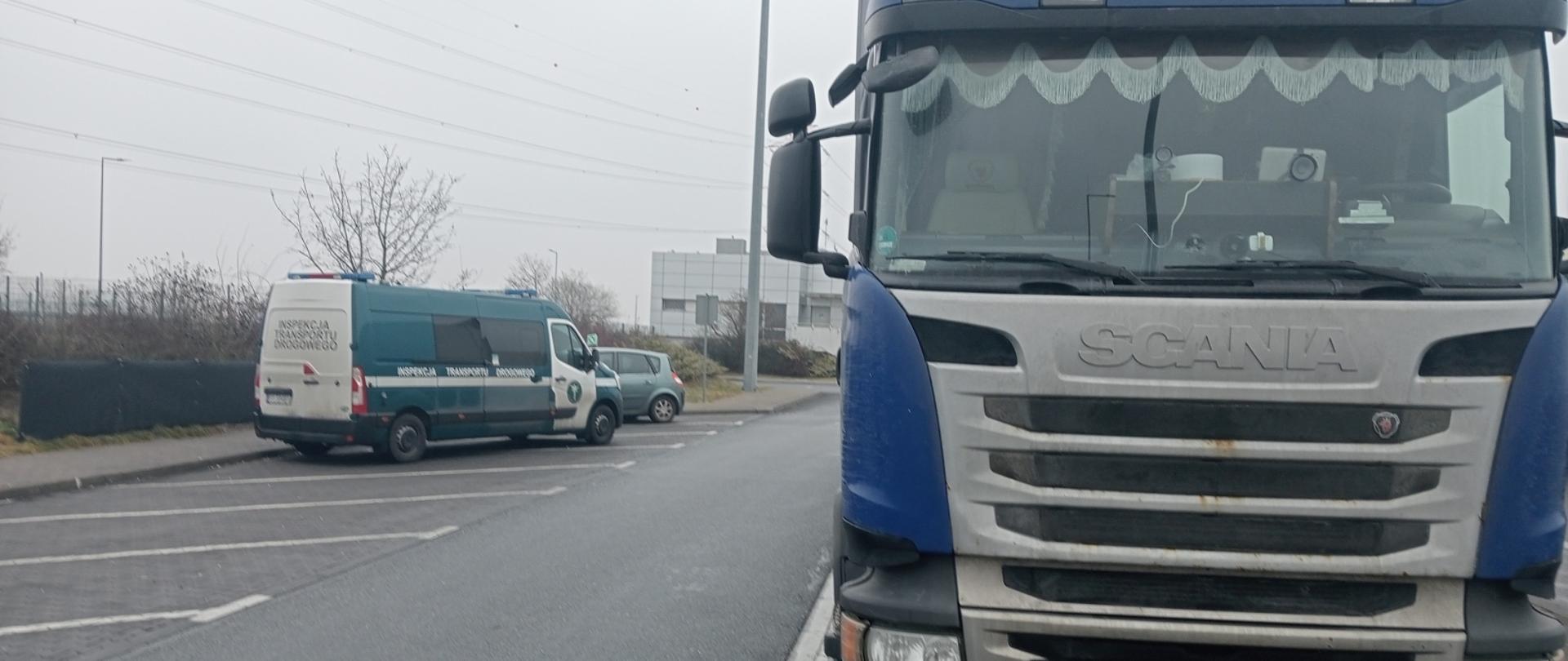 W miejscowości Gołuski inspektorzy zatrzymali do kontroli ciągnik ciężarowy wraz z naczepą.