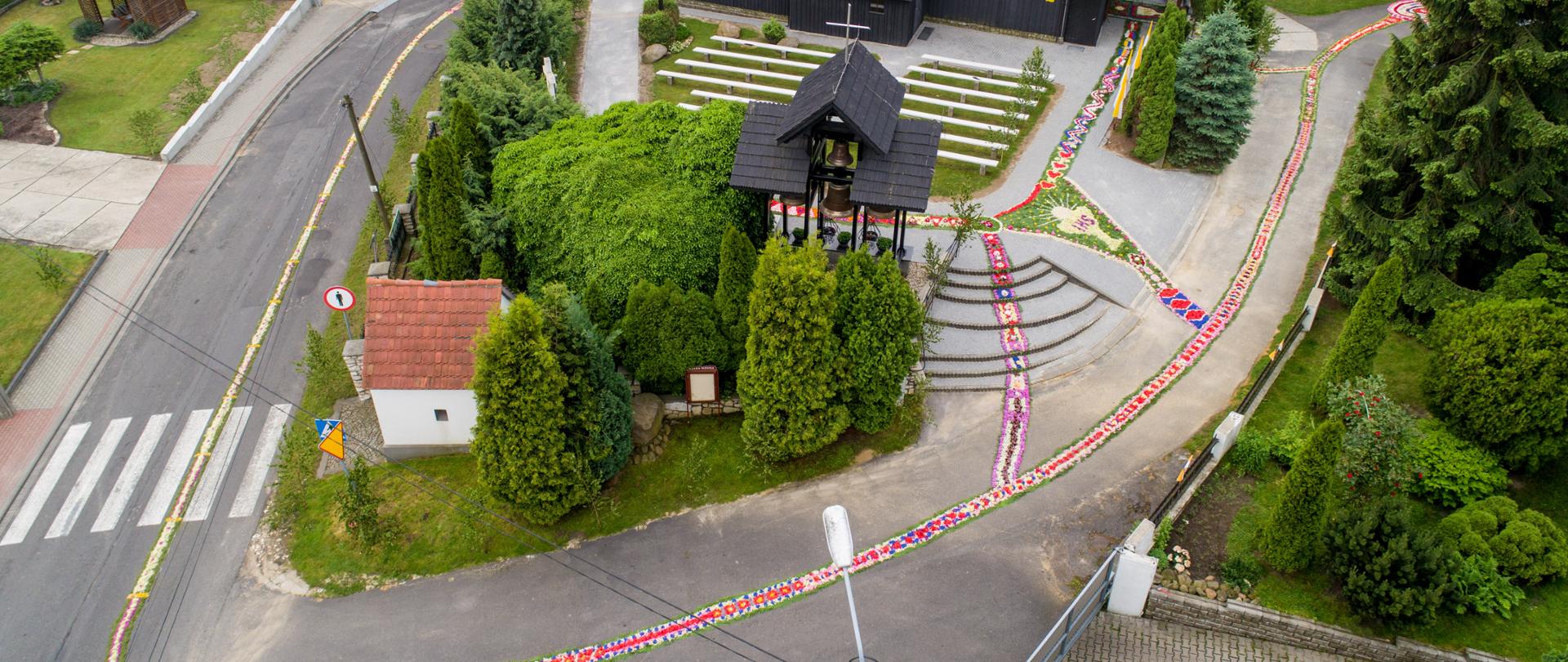 Tradycja dywanów kwietnych na procesje Bożego Ciała. Fot. Sławomir Mielnik