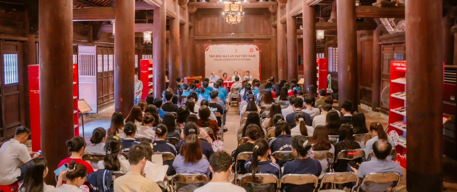 Wystawa pt. „Polska literatura w Wietnamie” w prestiżowej Świątyni Literatury w Hanoi