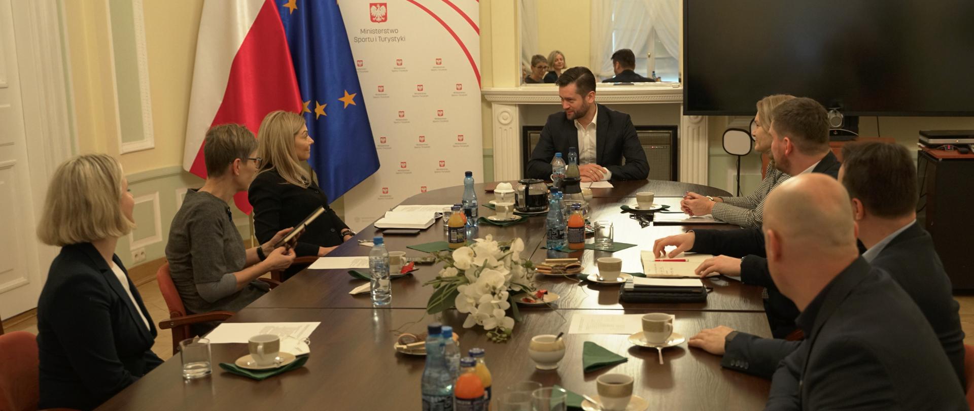 Spotkanie ministra Kamila Bortniczuka z przedstawicielami Rady do Spraw Kształcenia i Doskonalenia Kadr Kultury Fizycznej.