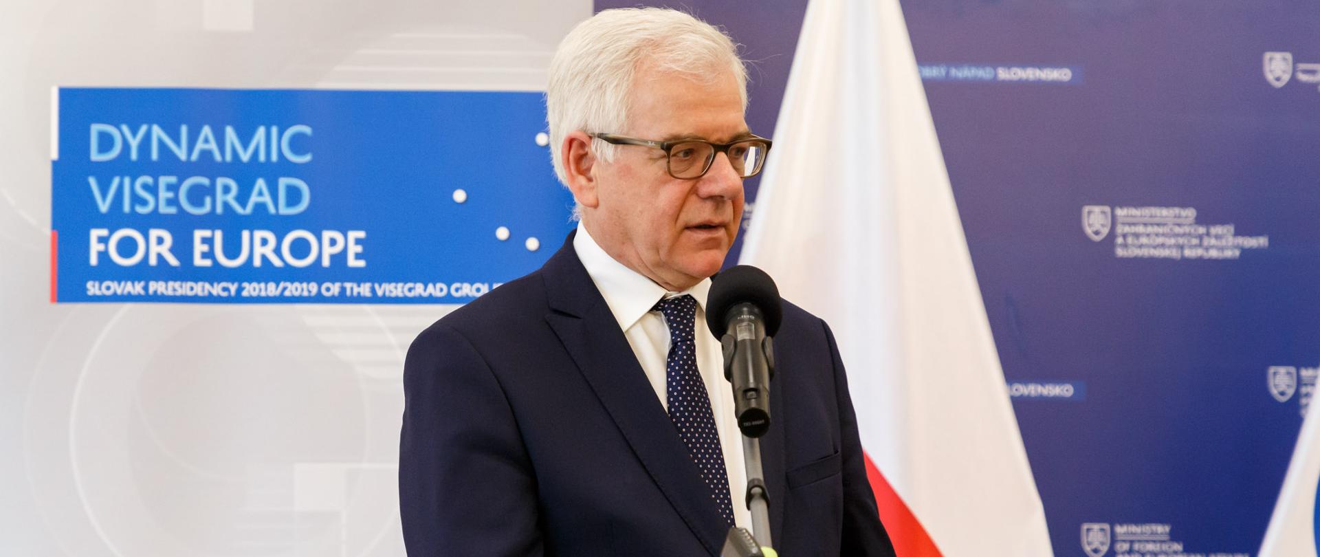 Minister Jacek Czaputowicz na spotkaniu grupy V4 z Republiką Korei i forum GLOBSEC