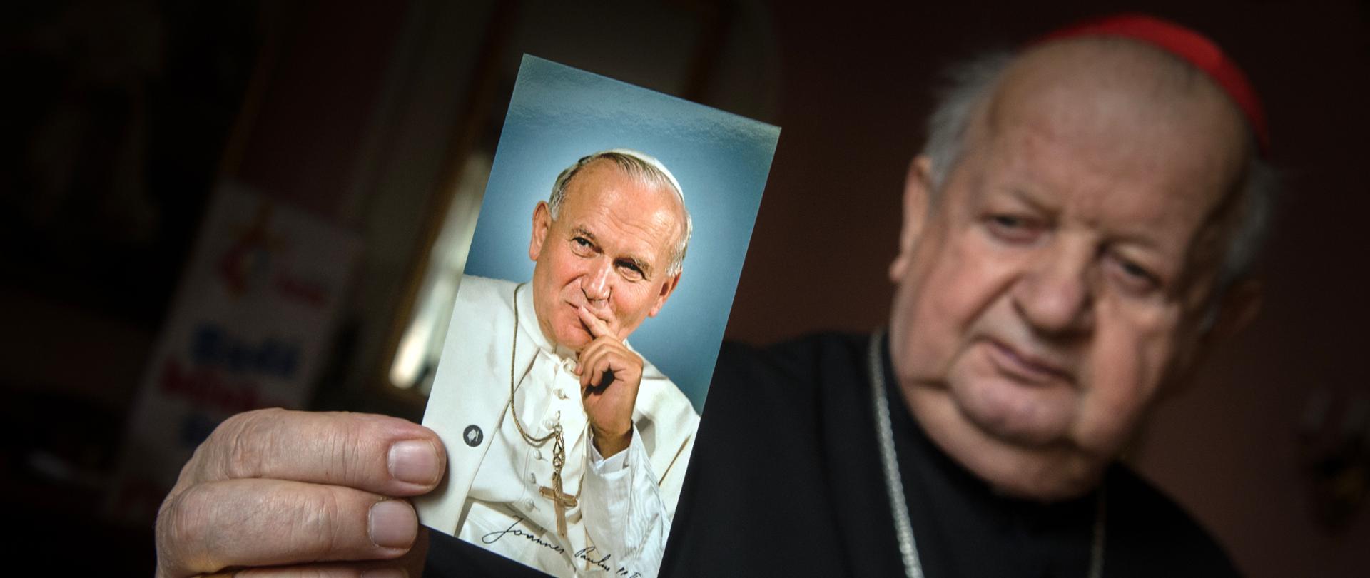 Card_Stanisław_Dziwisz_fot_episkopatpl