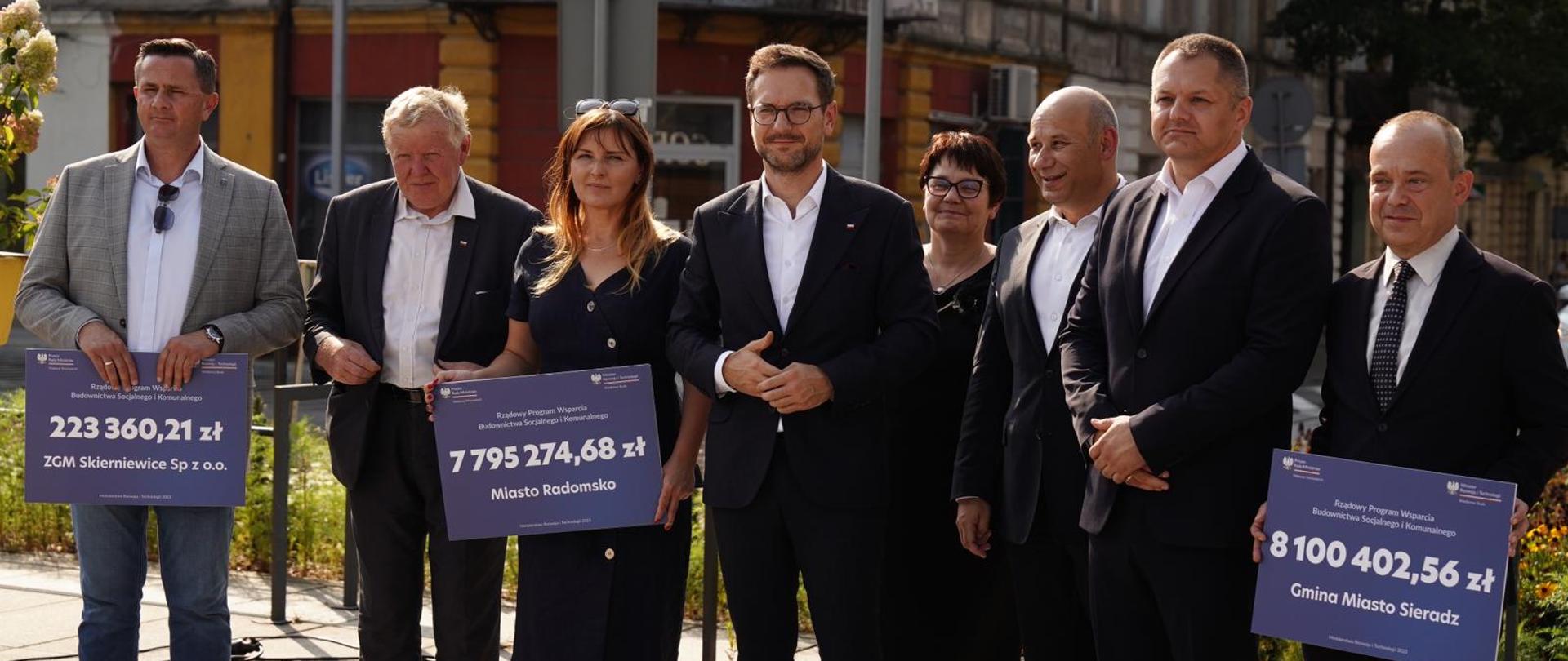 minister Waldemar Buda z beneficjentami programu BSK.