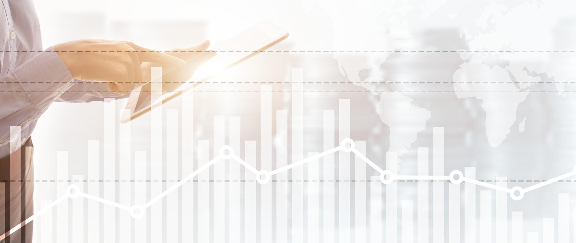 Grafika. W tle mapa świata. Na pierwszym planie wykres. Po lewo postać z telefonem.