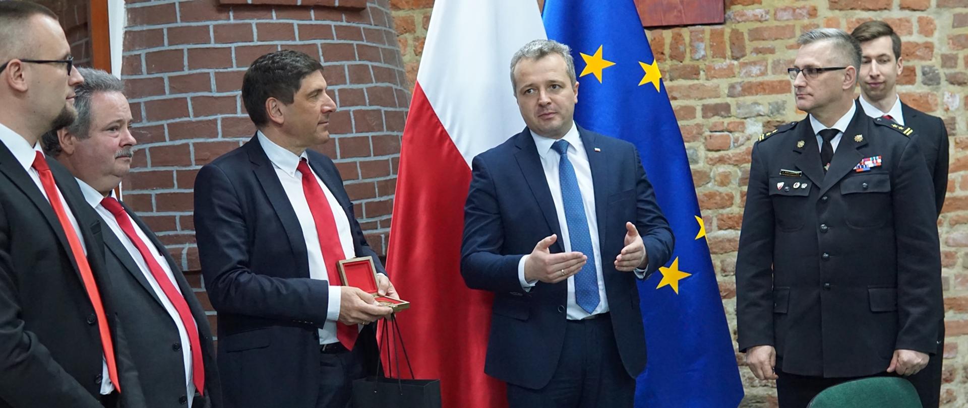 Dwadzieścia samochodów dla straży pożarnej