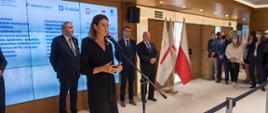 Minister Danuta Dmowska-Andrzejuk przemawia podczas konferencji prasowej dotyczącej III Igrzysk Europejskich Kraków-Małopolska 2023. 