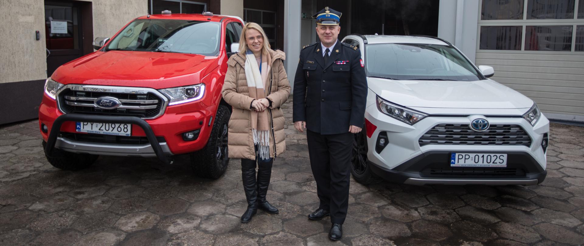 Na zdjęciu widać Panią Poseł na Sejm RP Martę Kubiak wraz z Komendantem Powiatowym bryg. Jarosławem Kołakiem.