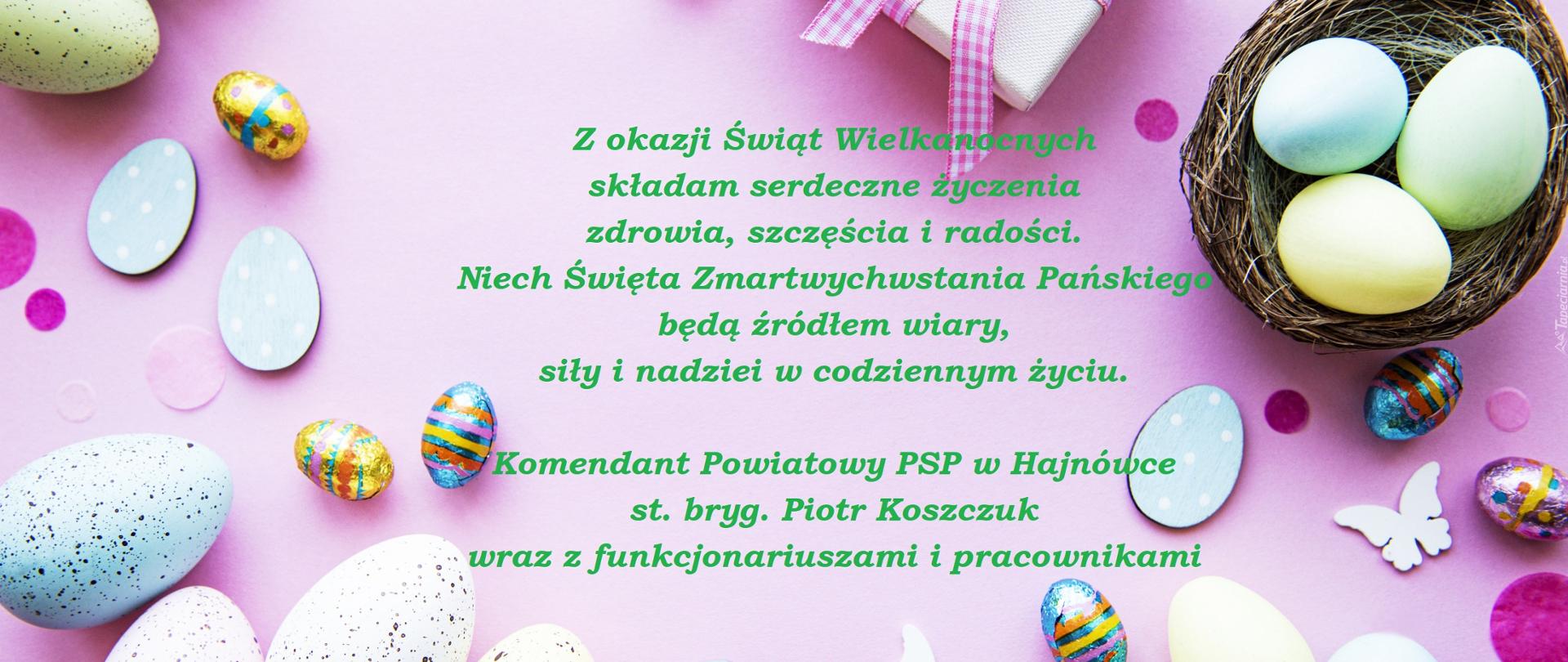 Na różowej kartce rozrzucone są kolorowe jajka, trzy z nich leżą w koszyczku. Po środku napis : Z okazji Świąt Wielkanocnych składam serdecznie życzenia zdrowia, szczęścia i radości. Niech Święta Zmartwychwstania Pańskiego będą źródłem wiar, siły i nadziei w codziennym życiu. 