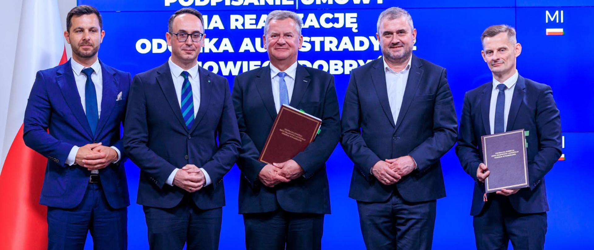 Briefing prasowy z udziałem ministra infrastruktury Dariusza Klimczaka oraz wiceministra infrastruktury Stanisława Bukowca w związku z podpisaniem umowy na budowę autostrady A2 Kijowiec - Dobryń