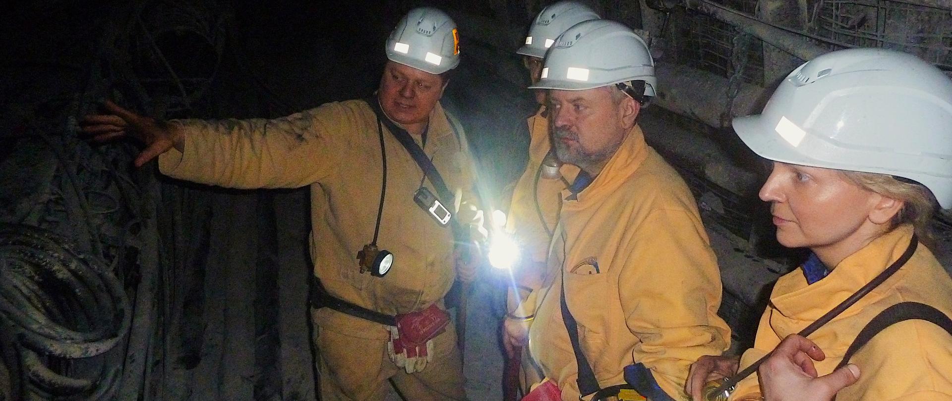 Wiceminister Grzegorz Wrona w kopalni Budryk