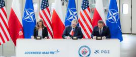 Przedstawiciele Wojskowych Zakładów Lotniczych nr 1 w Łodzi i firmy Lockheed Martin podczas podpisywania umów 