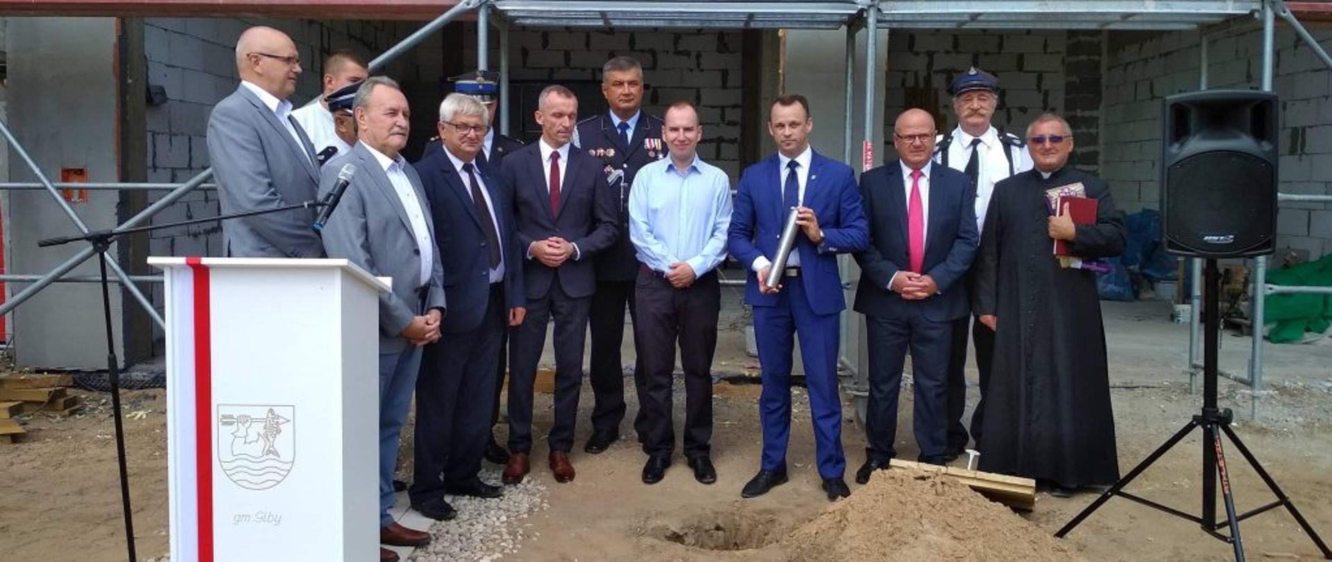 uroczyste wkopanie aktu erekcyjnego pod budowę remizy OSP w Gibach