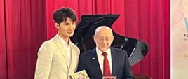 Inauguracja działalności Chopin Society Singapore - mini recital w Viva Foundation HUB. Ambasador T. Chomicki z pianistą Zhang Shengliang (Niu Niu).