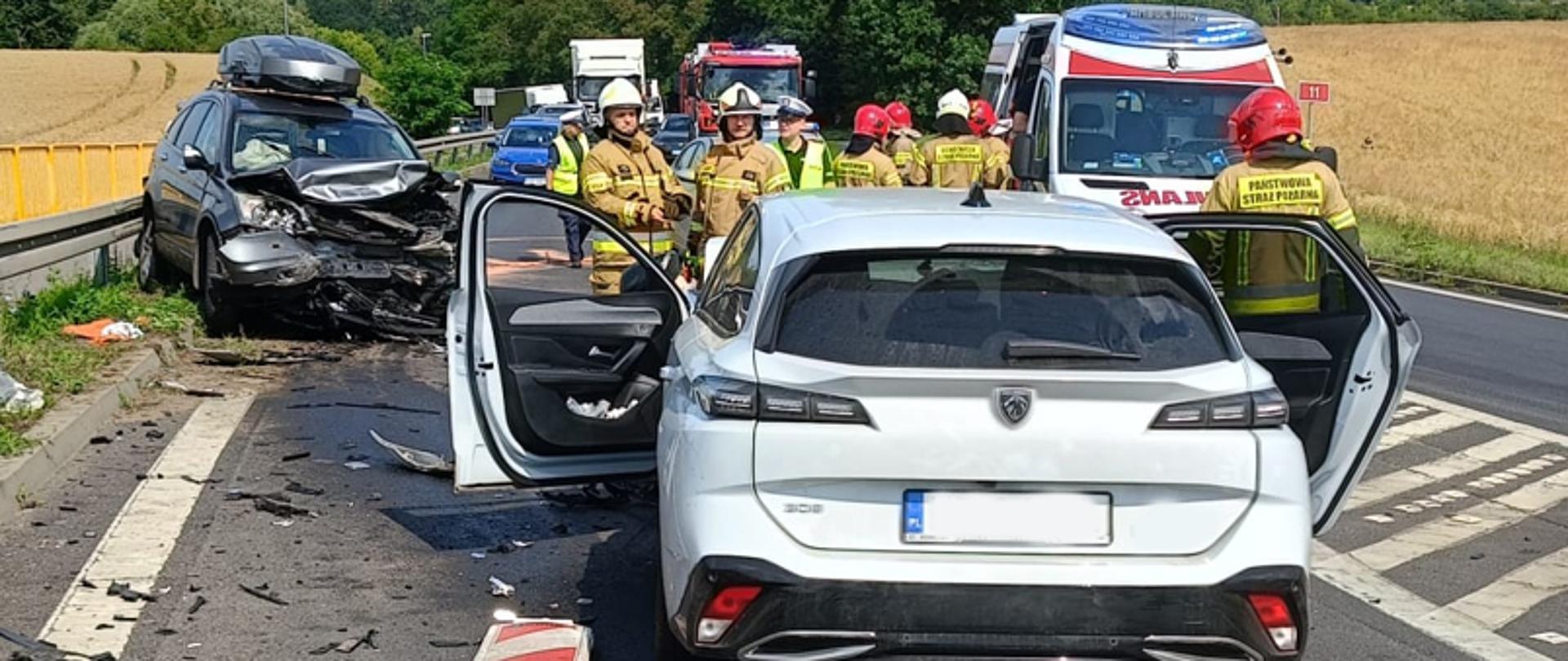 Wypadek dwóch samochodów osobowych na DK-11