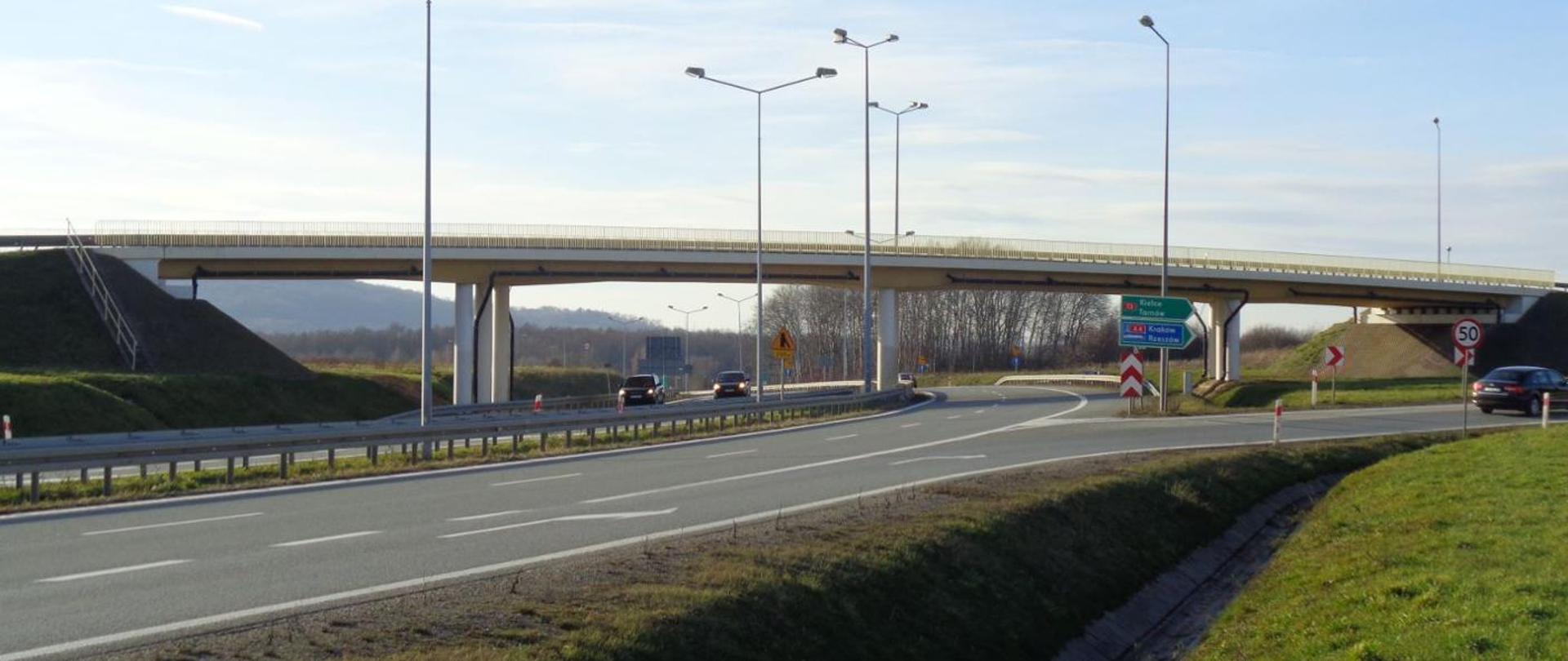 Nowy odcinek DK73 przebiegać będzie na wschód od miasta i poprzez nowy węzeł połączy autostradę A4 z DK94.