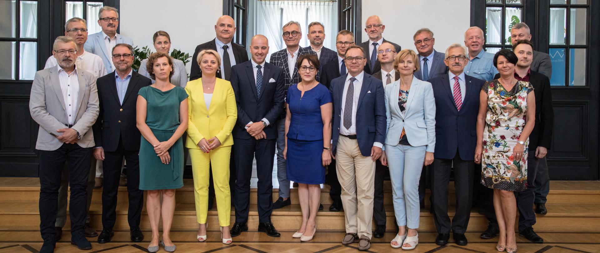 Nowe mammografy i wyposażenie zakładów radioterapii dla 20 placówek medycznych z całej Polski