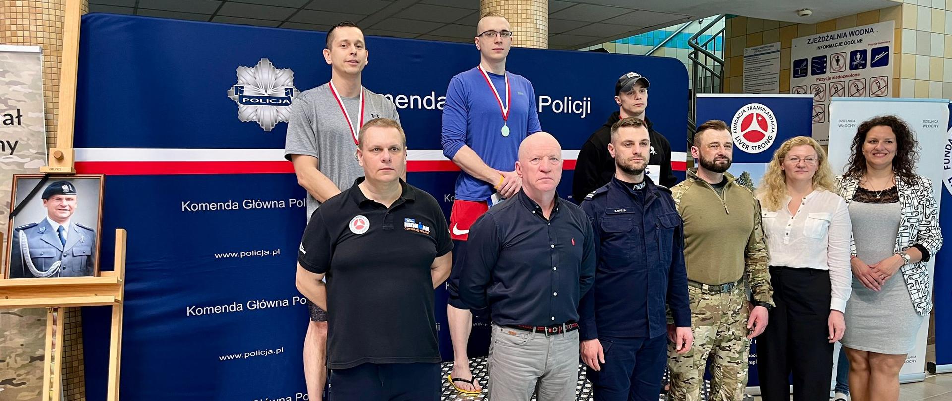 Przedstawiciele służb na wspólnym zdjęciu