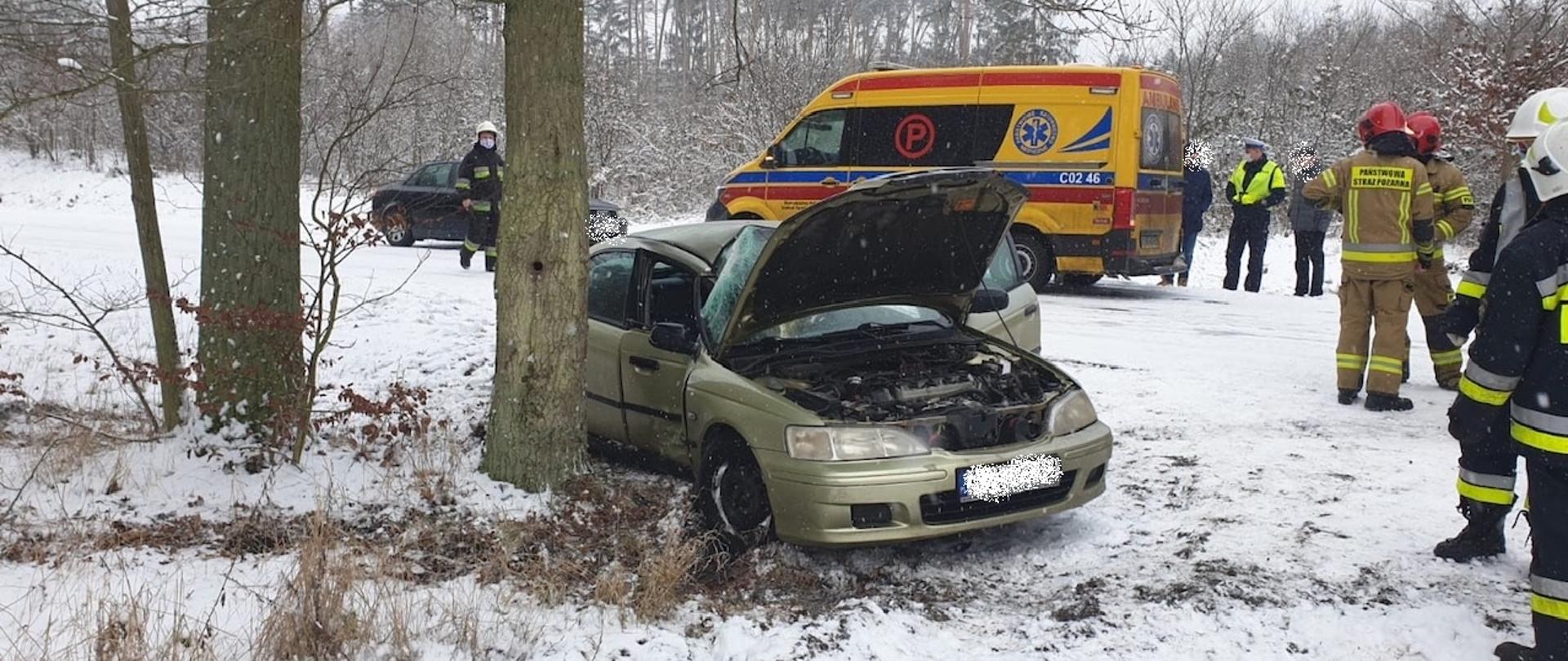 Kolizja samochodu osobowego w Ostrowie
