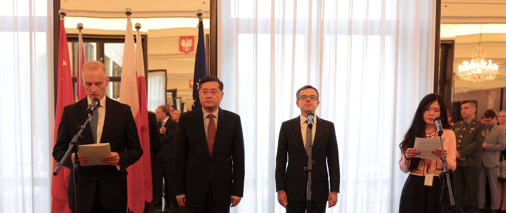 Ambasador RP w Chinach Wojciech Zajączkowski oraz wiceminister spraw zagranicznych ChRL Qin Gang