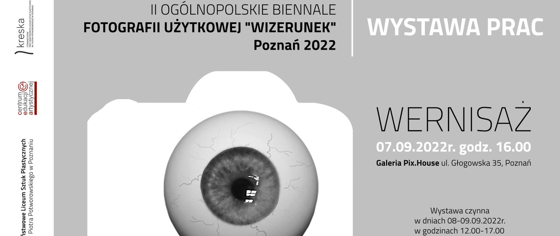 Plakat w odcieniach szarości. Na śrdoku obrazek oka po prawej stronie napis WYSTARA PRAC, WERNISAŻ 07.09.2022