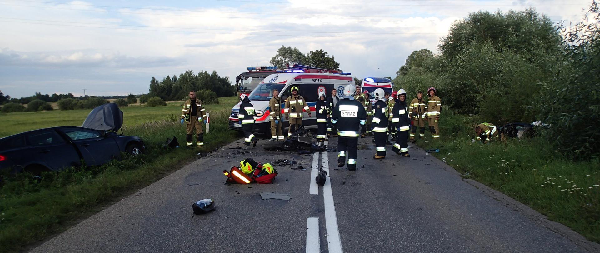 Uszkodzony samochód po wypadku 