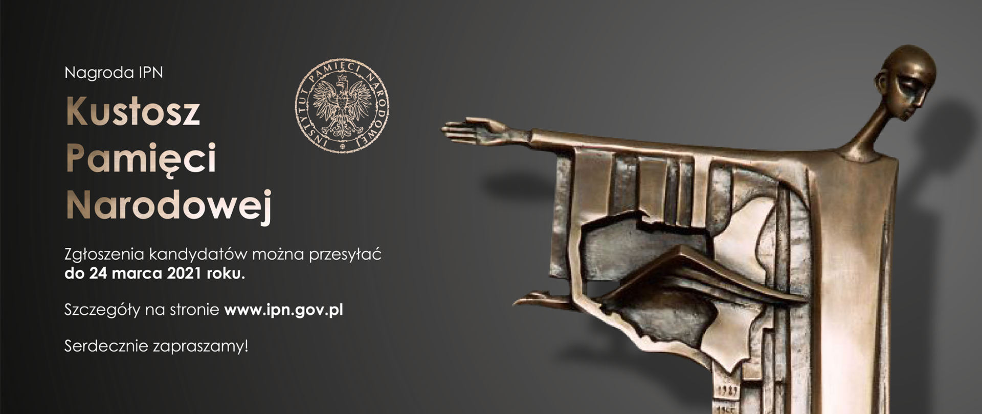 Po lewej stronie planszy napis informacyjny w kolorze złotym: Nagroda IPN Kustosz Pamięci Narodowej. Zgłoszenia kandydatów można przesyłać do 24 marca 2021 roku. W centralnej części logotyp Instytutu Pamięci Narodowej. Po prawej stronie statuetka Nagrody.
