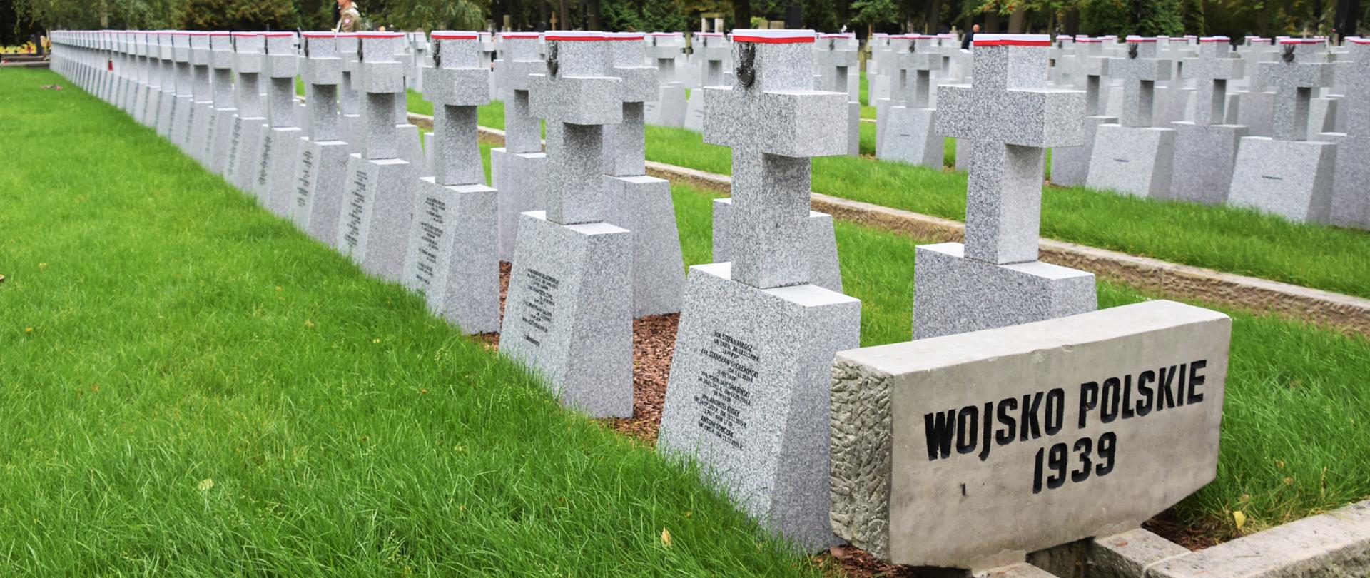 W kwaterze pochowanych jest ponad 2 tys. żołnierzy Wojska Polskiego poległych w Bitwie nad Bzurą, w obronie Warszawy i Twierdzy Modlin. 
