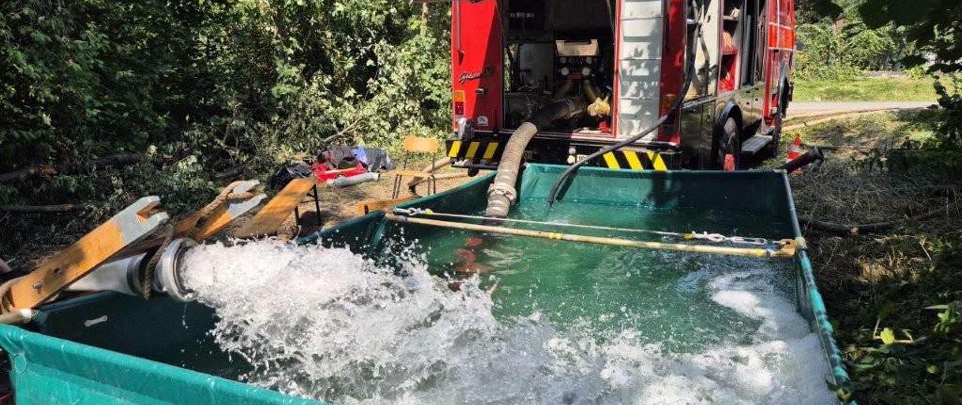 Strażacy wspierają działania związane z sytuacją hydrologiczną w gminie Sułkowice