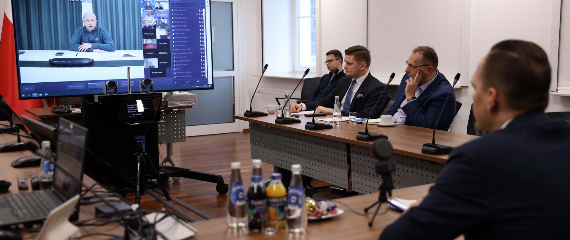 O alternatywnych szlakach transportowych łączących Ukrainę z Unią Europejską