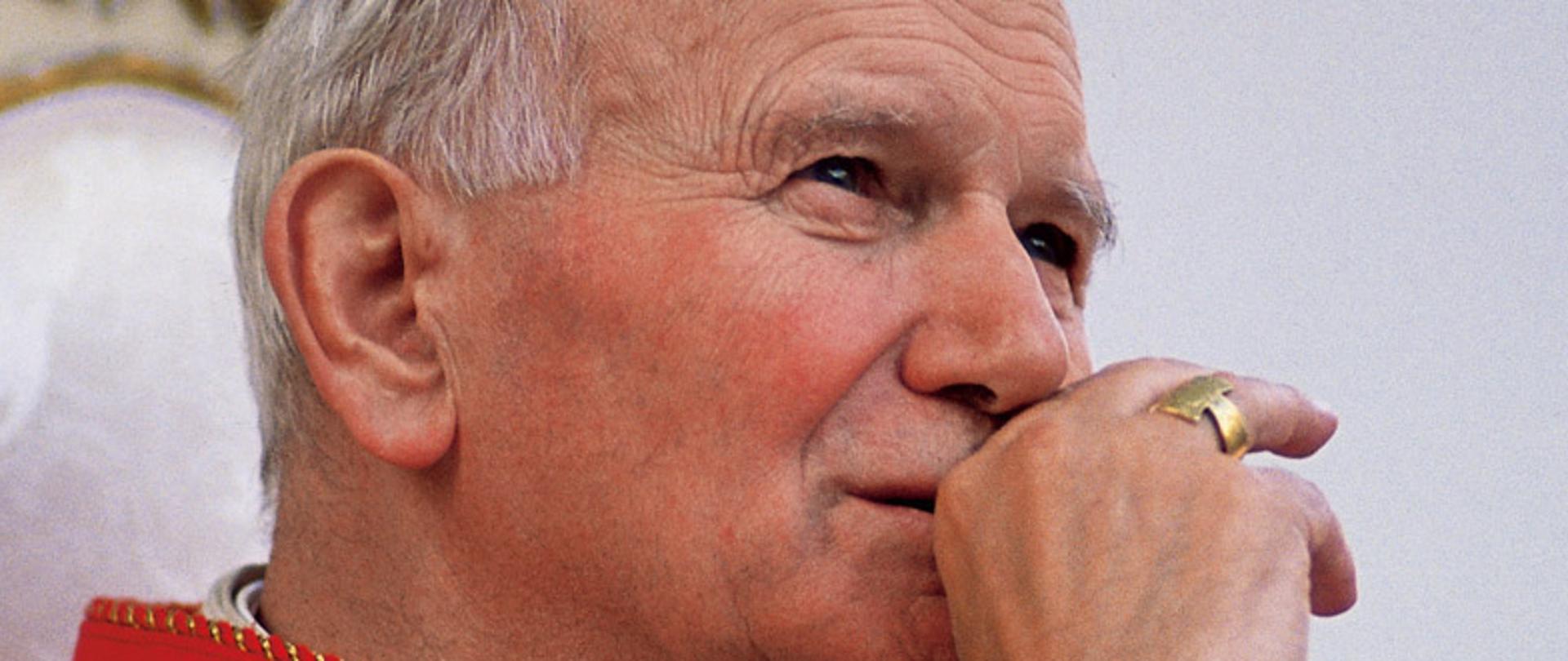 18.03.1990 Ivrea, Italia. Papa Giovanni Paolo II durante la visita pastorale.