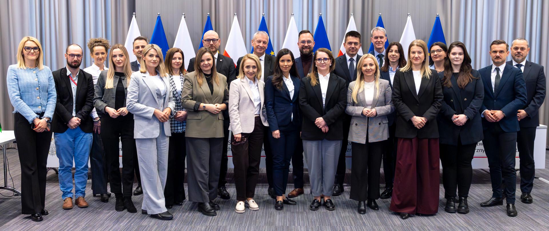 Wspólne zdjęcie rzeczników prasowych uczestniczących w naradzie 