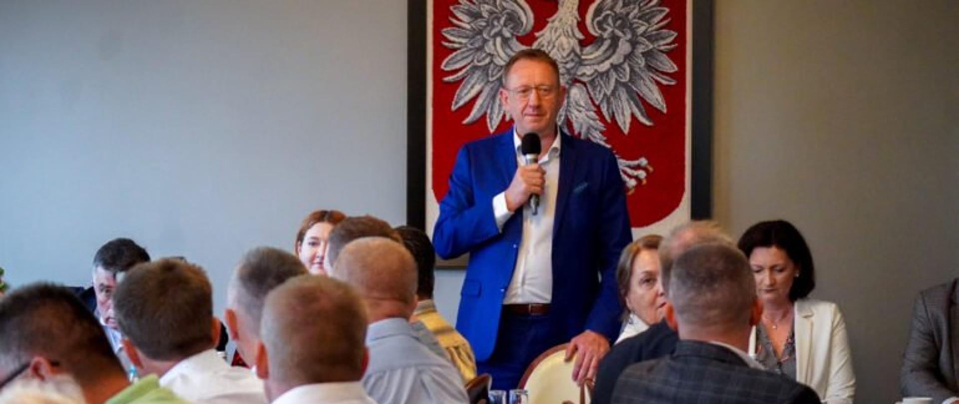 Minister Rolnictwa i Rozwoju Wsi Robert Telus podczas spotkania z rolnikami z Podkarpacia i Lubelszczyzny