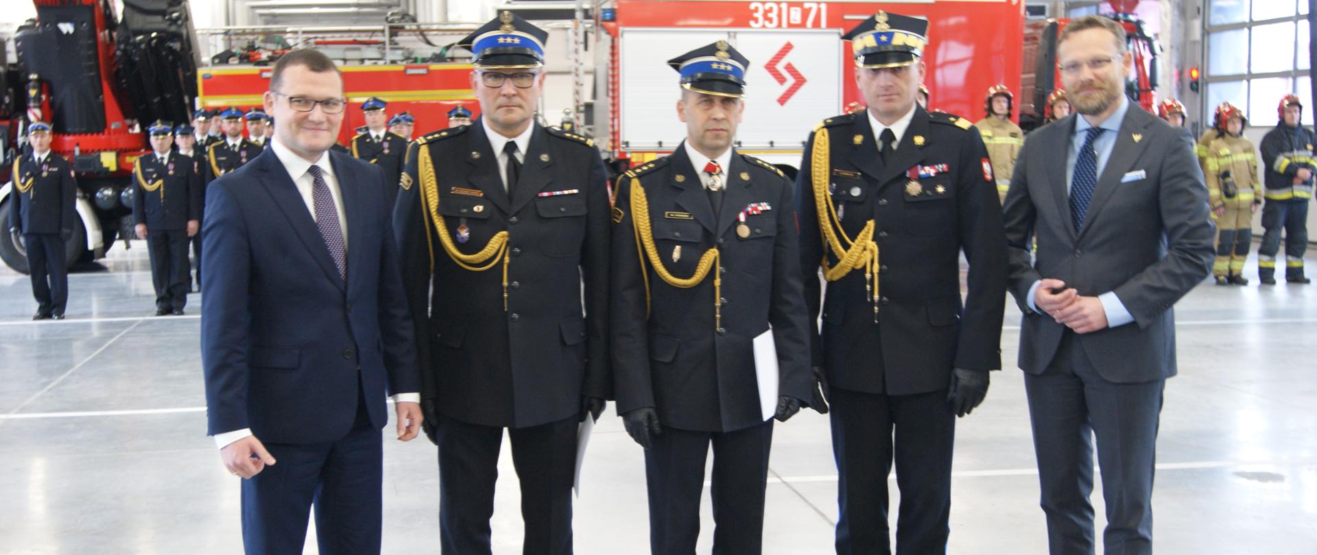 Powiatowe obchody dnia strażaka w Koszalinie 2022. Wręczenie decyzji personalnych.