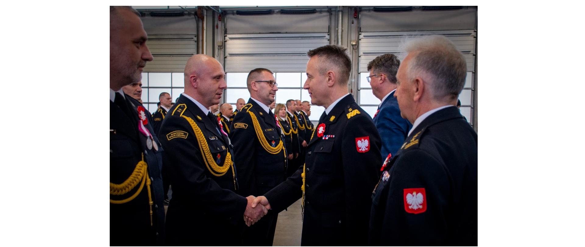 Uroczysta zbiórka z okazji Narodowego Święta Niepodległości z udziałem Sekretarza Stanu w MSWiA i Komendanta Głównego PSP
