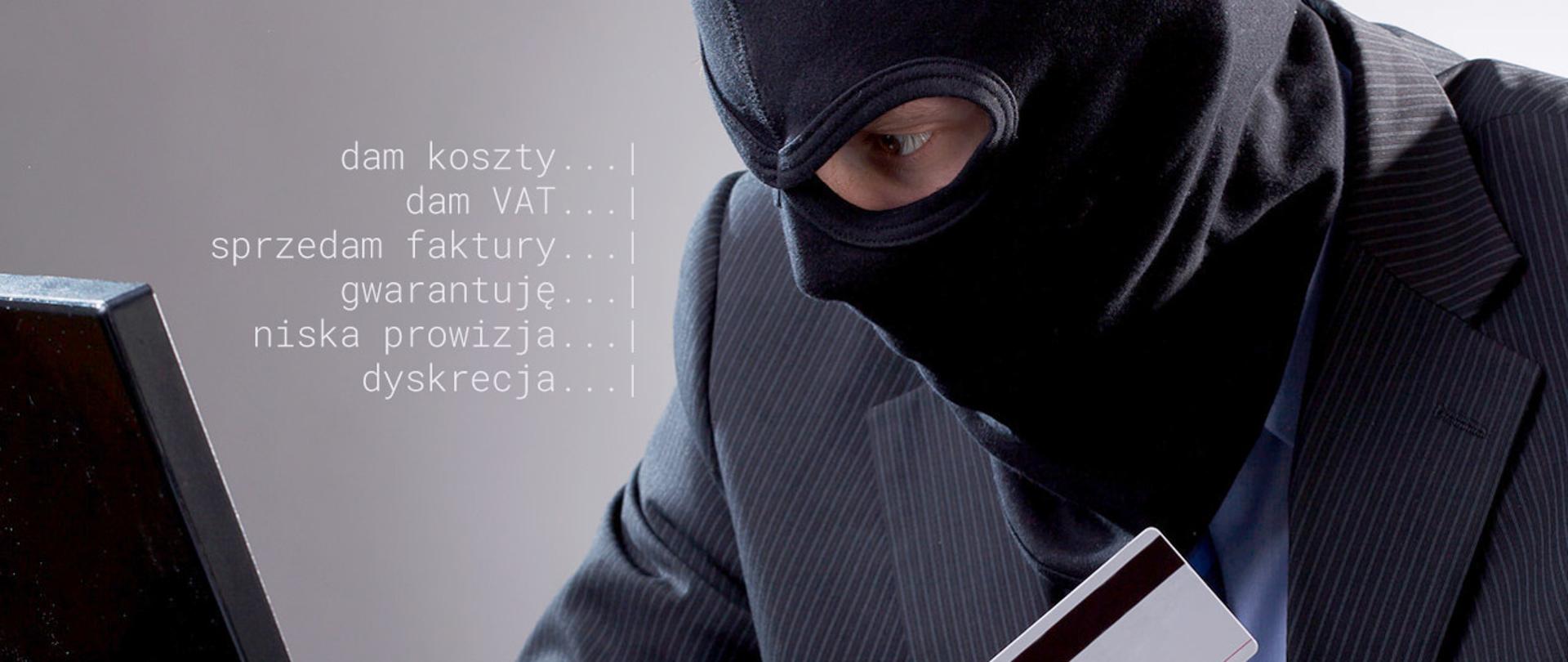 Zamaskowany mężczyzna przy komputerze. Tekst: dam koszty, dam VAT,
sprzedam faktury, gwarantuję, niska prowizja, dyskrecja.