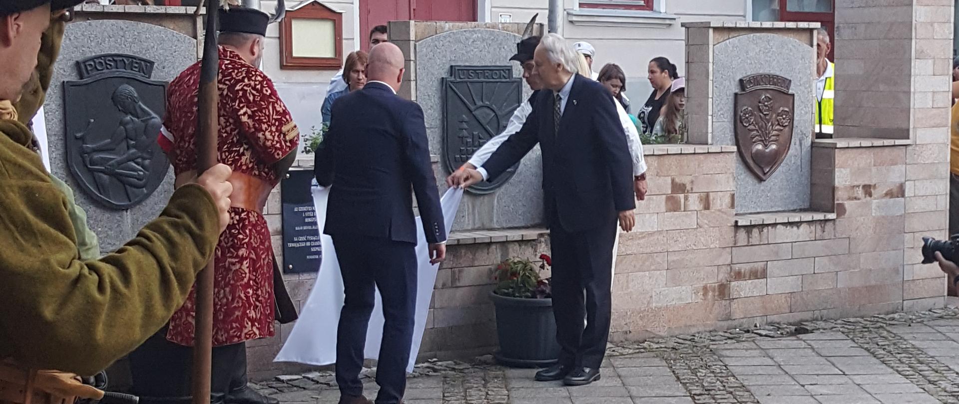 lengyel-magyar barátság emléktábla leleplezése