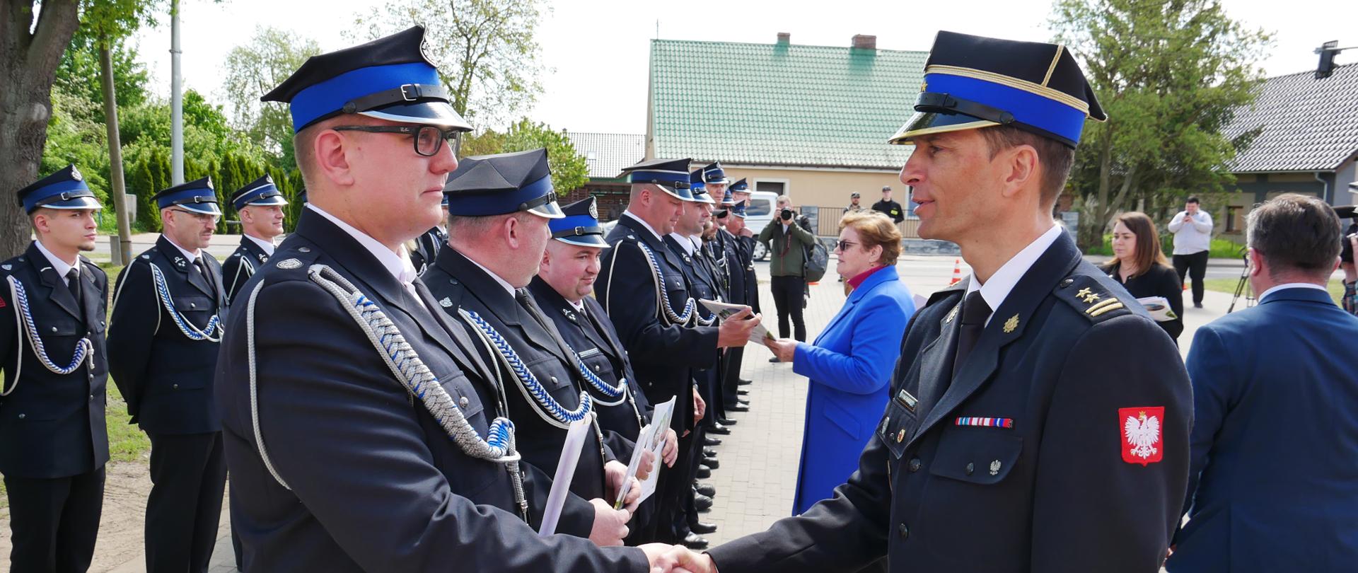 "Mały Strażak" dla OSP powiatu gorzowskiego - LKW składa gratulacje druhom OSP