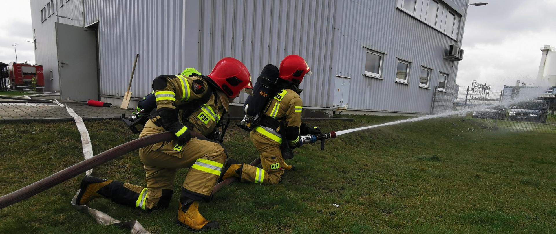 Ćwiczenia praktyczne o tematyce pożarów wewnętrznych. 