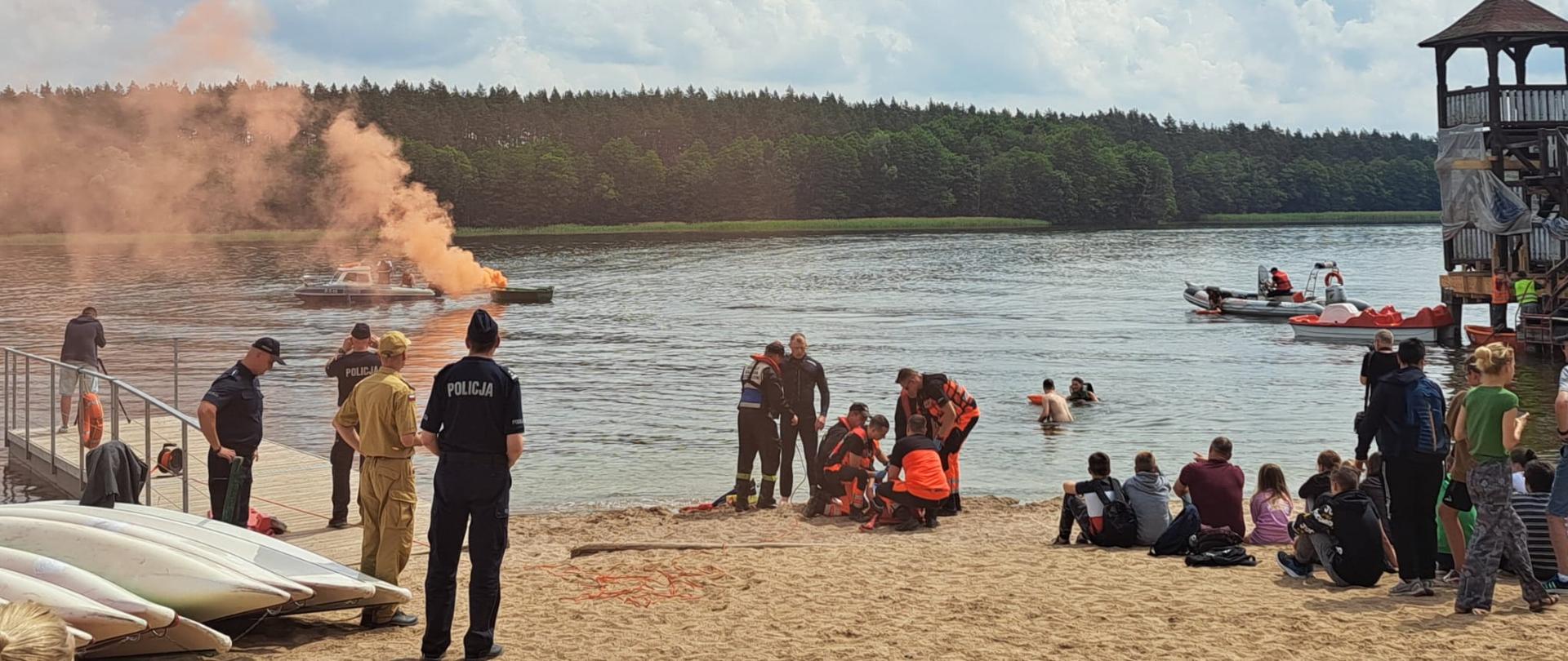 Pokaz ratownictwa wodnego, symulacja pożaru łodzi