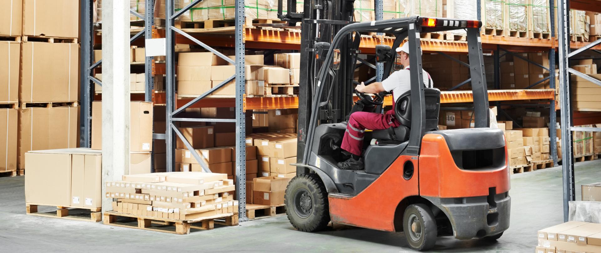 Operator wózka widłowego.