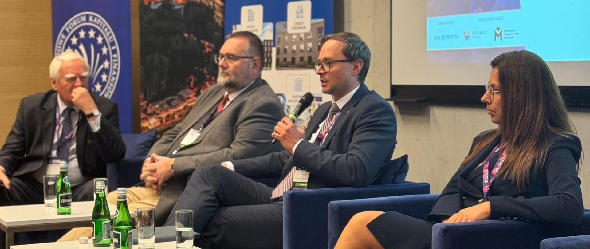 Panel "Planistyczna rewolucja. Czy samorządy czeka paraliż inwestycyjny?"