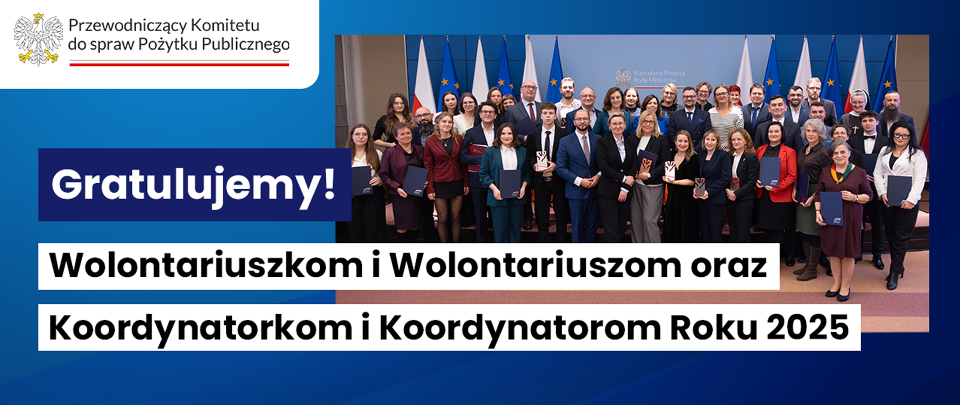 Grafika nagłówkowa do artykułu. Spokojne, jednolite tło. Od lewej tytuły: Gratulujemy! Wolontariuszkom i Wolontariuszom oraz Koordynatorkom i Koordynatorom Roku 2025. Po prawej stronie grafiki zdjęcie z wydarzenia - uczestnicy pozują do wspólnego zdjęcia grupowego. W lewym górnym rogu logo Przewodniczącego Komitetu do spraw Pożytku Publicznego.