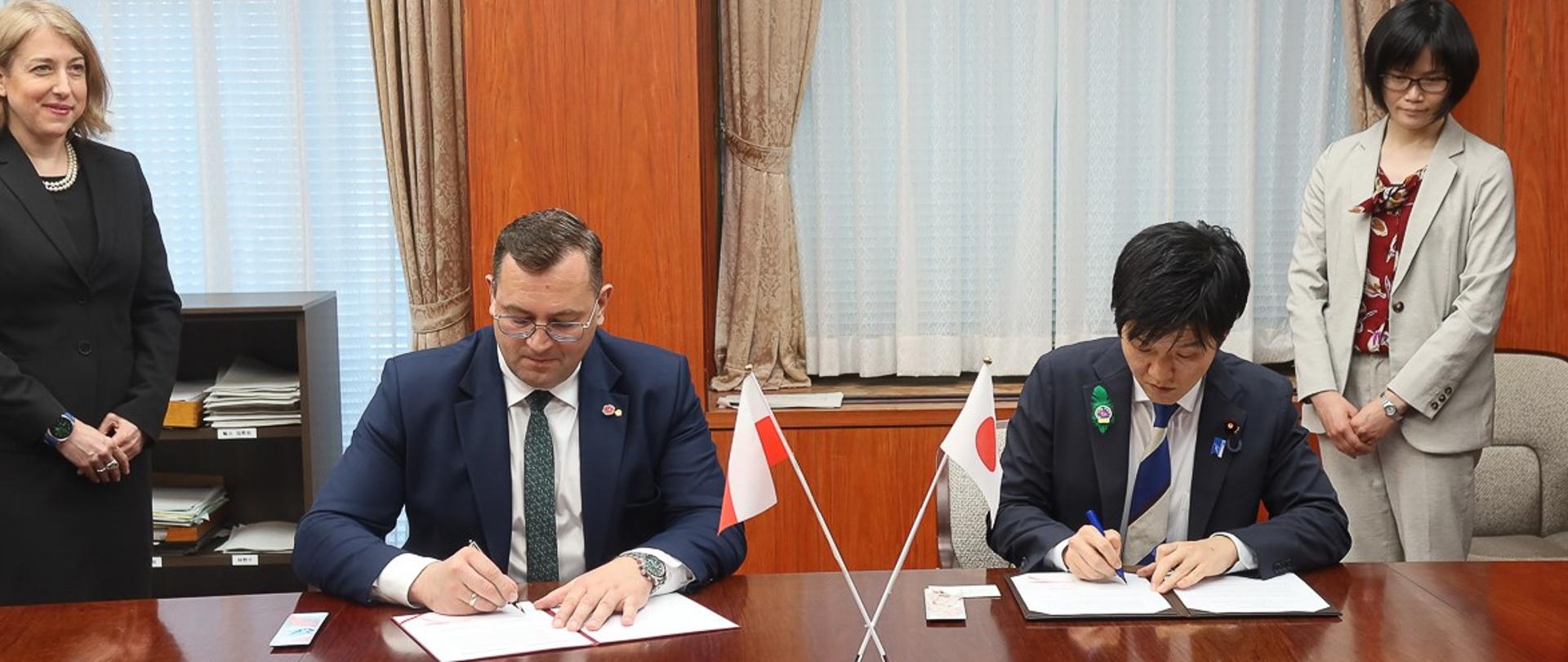 Moment podpisania memorandum (fot. MAFF)