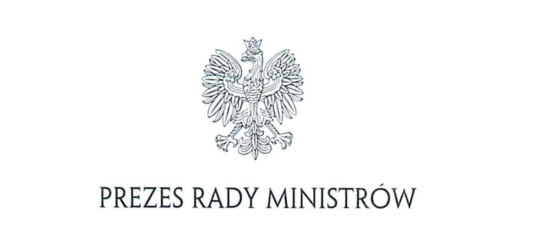 Prezes Rady Ministrów
Warszawa, 11 listopada 2021 r.
Szanowni Państwo,
każdego roku, 11 listopada, z podziwem wspominając przeszłość, z nadzieją spoglądając
w przyszłość, patrzymy na nasze życie w perspektywie ciągłości pokoleń i ich wspólnego dorobku.
Świętujemy rocznicę odzyskania niepodległości.
2 wdzięcznością wracamy myślą do tych, którzy nie bacząc na cenę, zachowali polską tożsamość,
kulturę i język, Wspominamy tych, Którzy wysiłkiem zbrojnym i pracą dyplomatyczną
doprowadzi do odrodzenia Rzeczypospolitej. Z podziwem myślimy o tych, Którzy stając wobec
niewyobrażalnych wydarzeń XX wieku — dwóch wojen światowych, dwóch totalitaryzmów,
podziału świata na dwa obozy oddzielone żelazną Kurtyną — dowiedli swego męstwa
i determinacji Ich nadzieja, gotowość do największych poświęceń woła walki i wiara
w zwycięstwo stanowią fundament naszej dzisiejszej tożsamości.
W dniu Narodowego Święta Niepodległości pamiętamy także o ludziach, którzy współtworzyli
instytucje odradzającego się państwa, w tym aparat administracyjny. To dzięki ich ofiarności,
zaangażowaniu i odpowiedzialności zawód urzędnika cieszył się tak, wielkim poważaniem
w okresie II Rzeczypospolitej. A praca w ustanowionej w 1922 roku państwowej służbie cywilnej
była powodem do dumy.
Służba cywilna, w Której Państwo dzisiaj pracują, pod wieloma względami różni się od tamtej
sprzed stu lat. Dziś mamy swobodny dostęp do nowoczesnych technologii, edukacji i możliwości
szkoleniowych. Jednak, podobnie jak sto lat temu, w codziennej, urzędniczej pracy wciąż
najistotniejszy pozostaje etos służby Polsce i jej obywatelom.
Szanowni Państwo, w dniu naszego radosnego święta — Narodowego Święta
Niepodległości — oraz zwyczajowo przypadającym wtedy Dniu Służby Cywilnej życzę nam
wszystkim, byśmy tak, dziś, jak i zawsze potrafi cenić dziedzictwo, Które otrzymaliśmy, cieszyć
się nim i je rozwijać. Życzę nam, byśmy głęboko zakorzenieni w naszej tradycji, śmiało odpowiadali
na wyzwania współczesności i mądrze korzystali z możliwości, które przed nami otwiera.
Z wyrazami szacunku i pozdrowieniami
Mateusz Morawiecki
