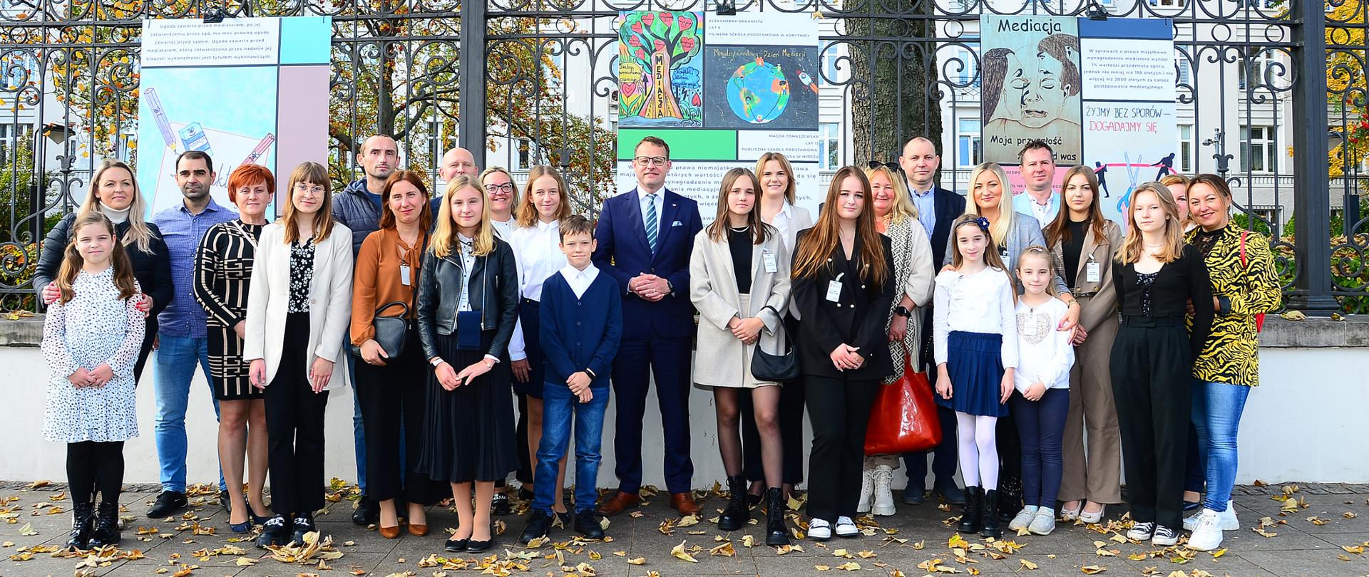 Zwycięzcy konkursu na plakat promujący Międzynarodowy Dzień Mediacji 2022 nagrodzeni