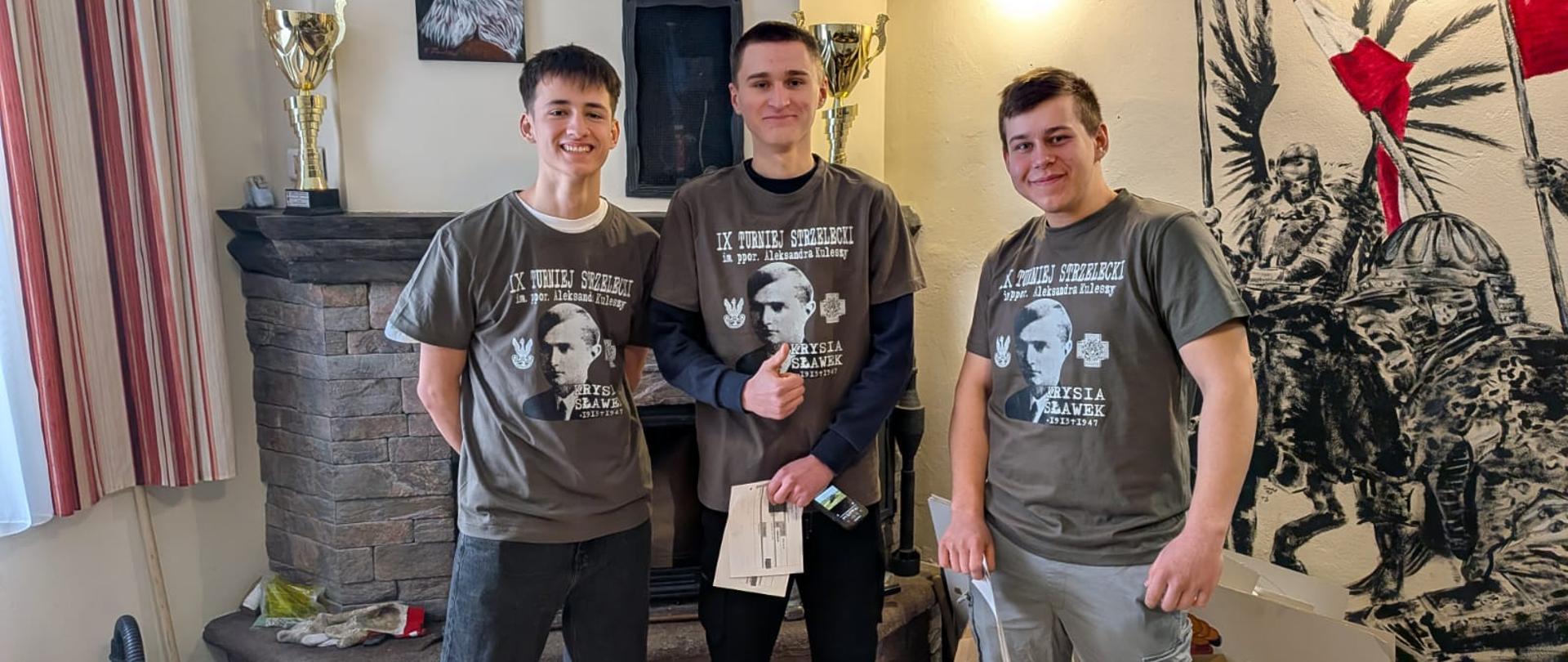 Trzech uczestników turnieju strzeleckiego