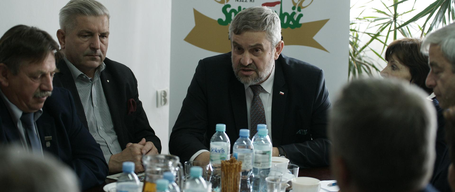 Minister Ardanowski podczas dyskusji z przedstawicielami NSZZ RI Solidarność