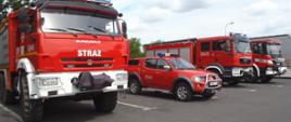 Zdjęcie przedstawia cztery wozy pożarnicze 