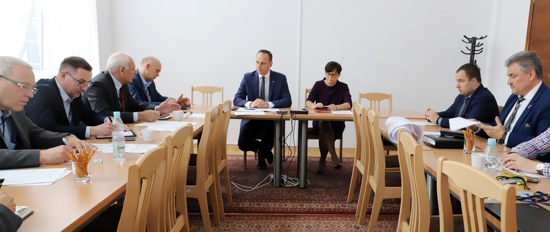 Posiedzenie Zespołu Zarządzania Kryzysowego w Ministerstwie Infrastruktury 